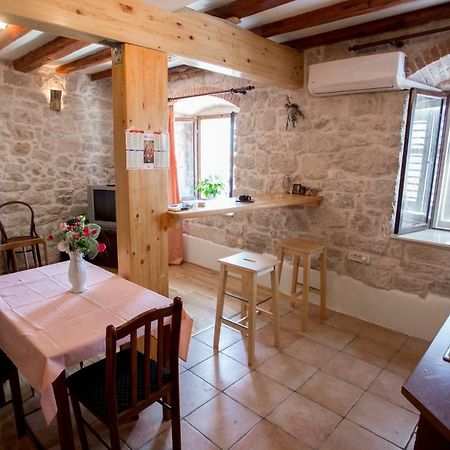Apartment Riva Šibenik Buitenkant foto